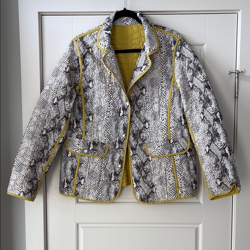 Gray and Yellow Snakeskin Suit Jacket with Structured Silhouette